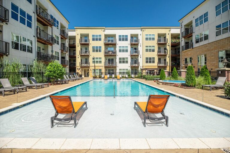 Apartment & Community Amenities 1400 Main